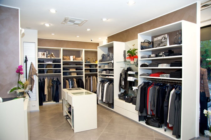 arredamento negozio abbigliamento top ten borgosesia (2)